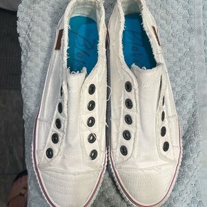 Women’s Blowfish Malibu Slip on Sneakers size 8
